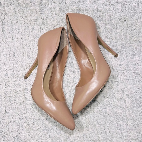 Steve Madden Women’s 7 M Beige Leather Galleryy Pumps Classic Pointy Heels - Picture 1 of 8
